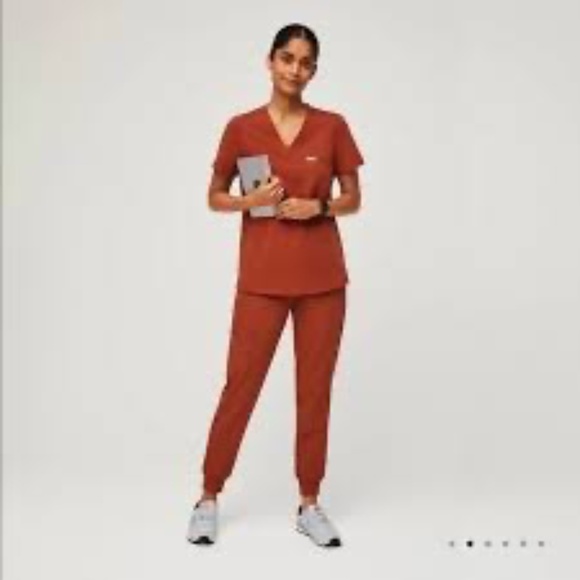 Figs Women's Scrub Set - auburn - Picture 1 of 4